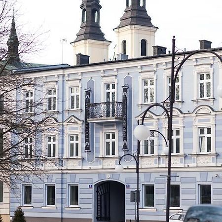 Hotel Pod Ratuszem Wieluń Esterno foto