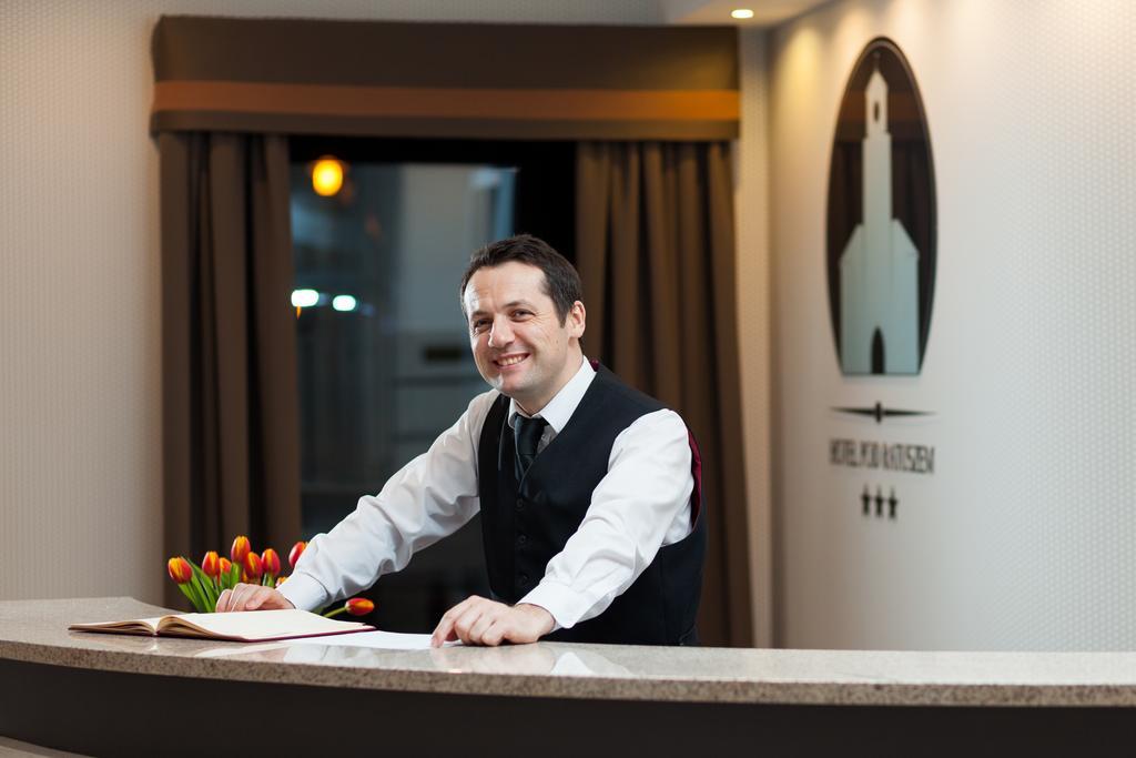 Hotel Pod Ratuszem Wieluń Esterno foto