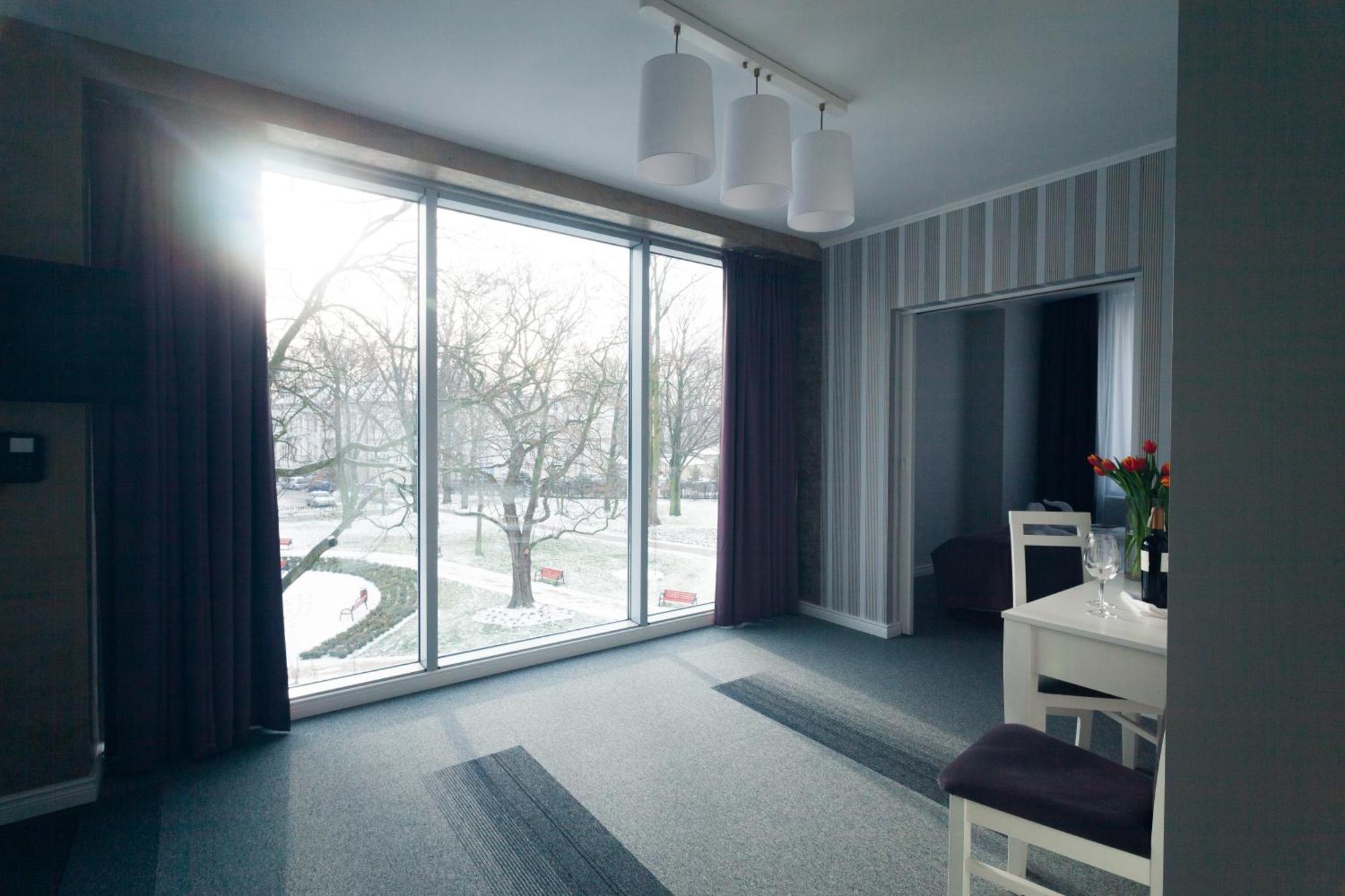 Hotel Pod Ratuszem Wieluń Esterno foto