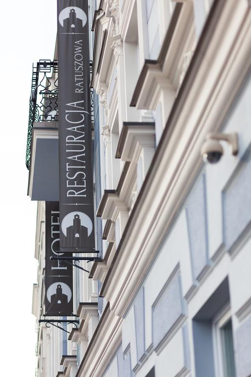 Hotel Pod Ratuszem Wieluń Esterno foto