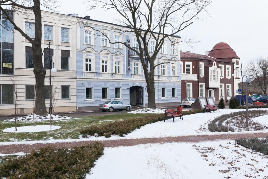 Hotel Pod Ratuszem Wieluń Esterno foto