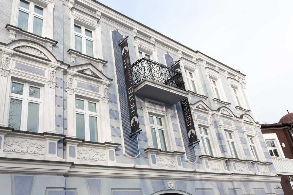 Hotel Pod Ratuszem Wieluń Esterno foto