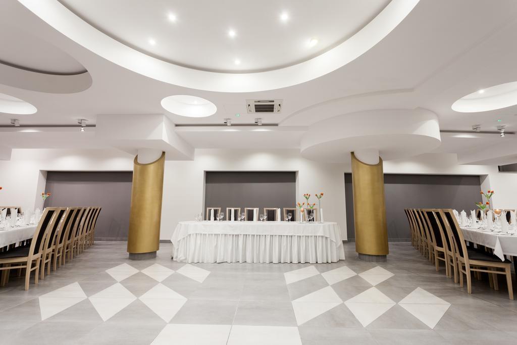 Hotel Pod Ratuszem Wieluń Esterno foto