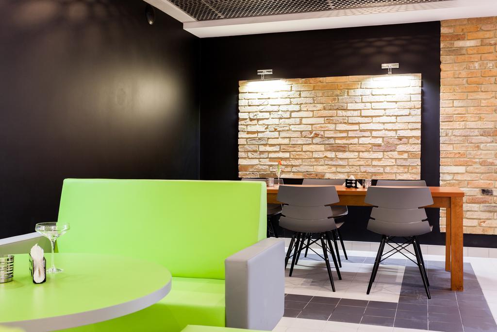 Hotel Pod Ratuszem Wieluń Esterno foto
